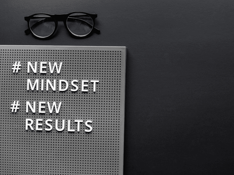 image avec le message “new mindset, new results” illustrant le lien entre évolution des pratiques RH, travail sur les dynamiques collectives et amélioration de la rétention des talents en entreprise