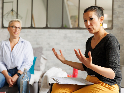 Coach en séance de debrief
